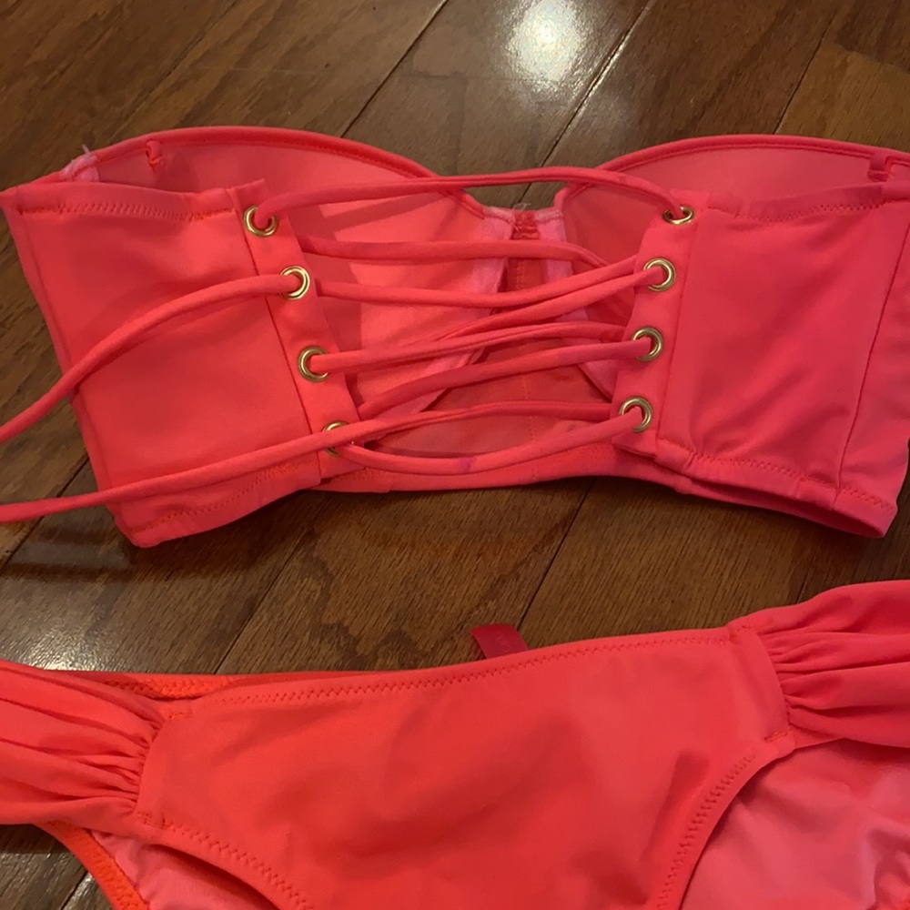 Bikini - Picture 2 of 3